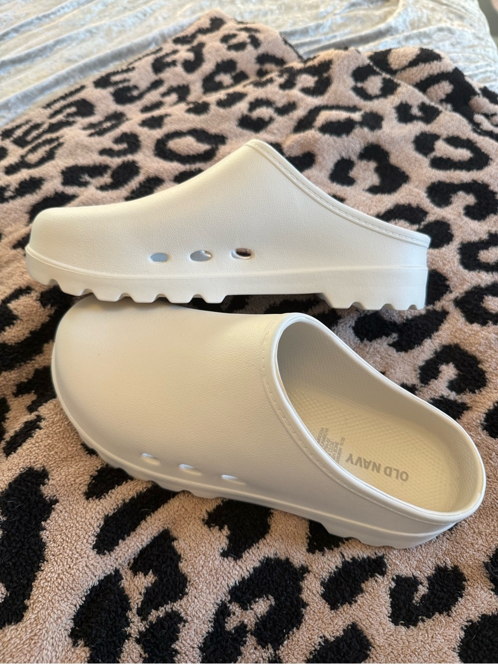 Old navy nurse clogs